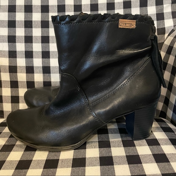 Pikolinos Black Leather Ankle Zip Bootie